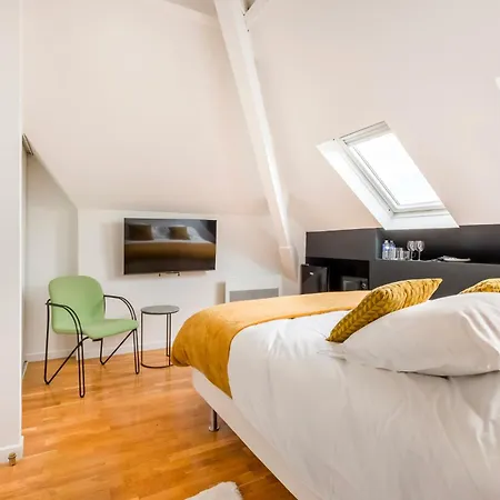 Au Qui Dort - Gounod Apartment