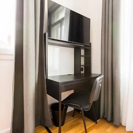 Au Qui Dort - Gounod Apartment *