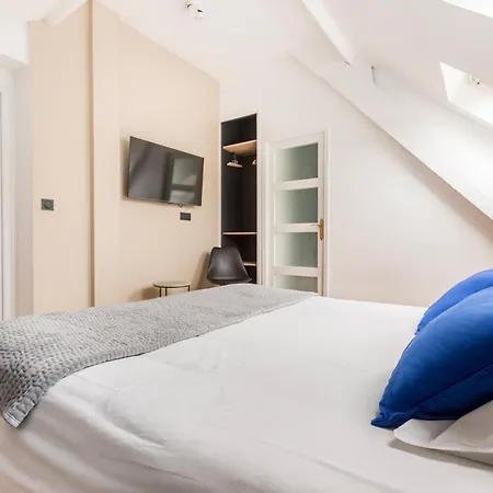 Au Qui Dort - Gounod Apartment *