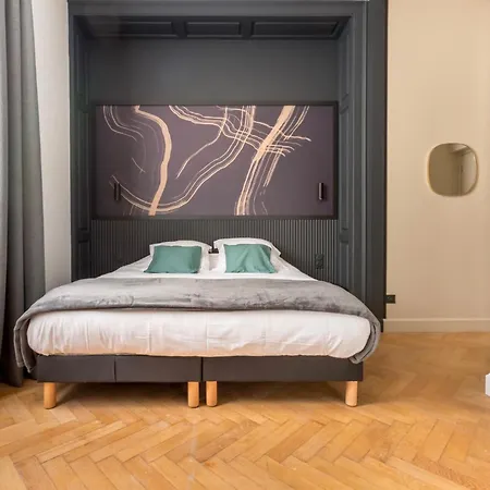 Au Qui Dort - Gounod Apartment
